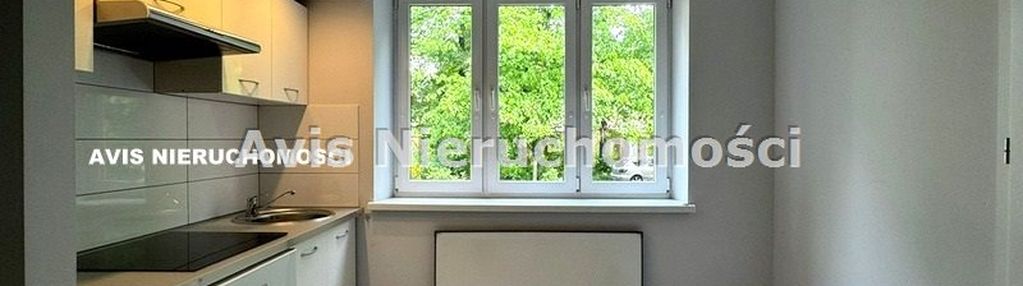 Wygodna kawalerka na parterze.