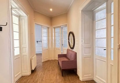 3 pokoje w kamienicy  blisko sądu