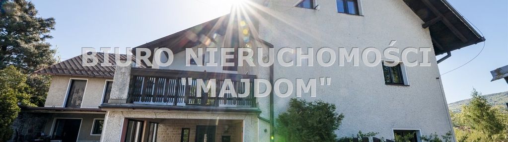 Duży dom w pięknym ogrodzie