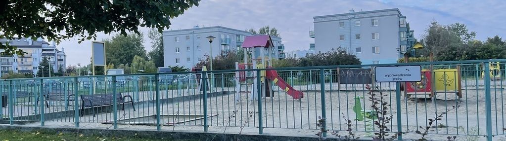 2-pokojowe mieszkanie z balkonem i parkingiem.