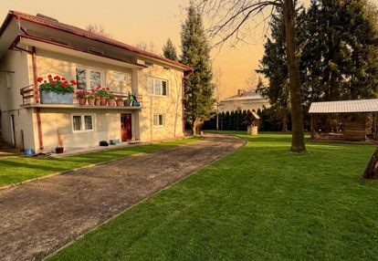 Siedlisko z dużym domem, działka budowlana 1,3 ha, ogrodzona