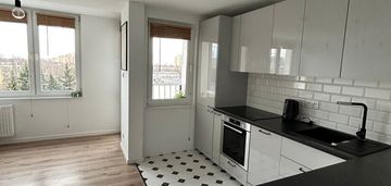 Lux 3 pokoje, balkon; miejsce do parkowania auta