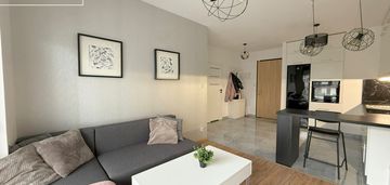 Wysoki standard/balkon/blisko komunikacji