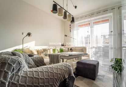 2 balkony 4 pokoje duża piwnica do wejścia