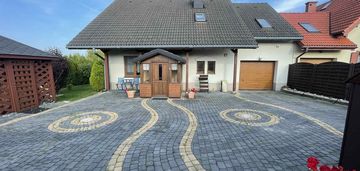 Komfortowy dom z garażem i ogrodem, kozakowice