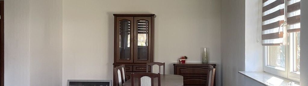 Dom wolnostojący, dwulokalowy z 2 garażami.