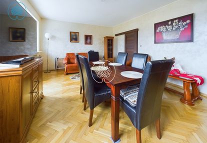 Dom , garaż dwustanowiskowy plus mieszkanie 50m