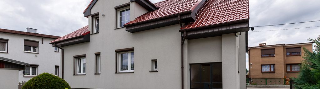 Dwa mieszkania w jednym budynku z działką