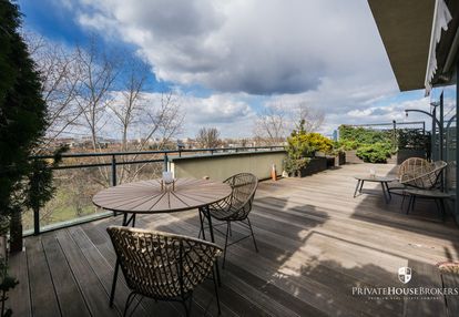 Apartament z pięknym tarasem i widokiem na zieleń