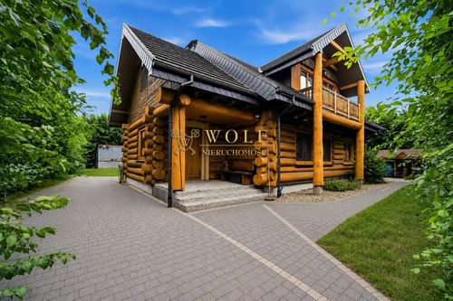 Klimatyczny dom z bali na działce 1889 m2