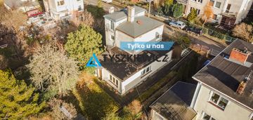 Parter domu z ogrodem, blisko morza.