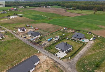 Działka budowlana 2437 m² – stradomno