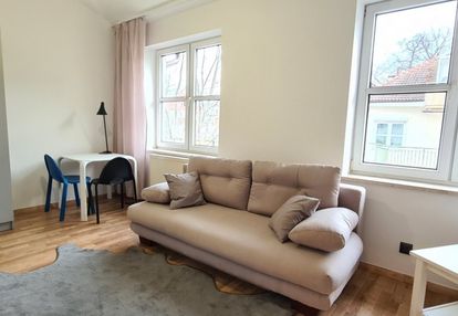 2 niezależne pokoje nad morzem, umeblowane.