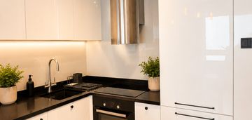 Nowoczesny apartament z balkonem, parkingiem