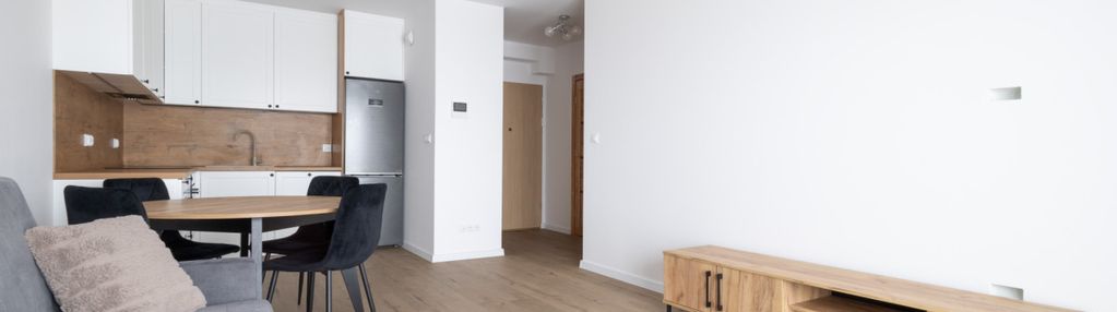 Nowy blok, siłownia, miejsce postojowe, piwnica