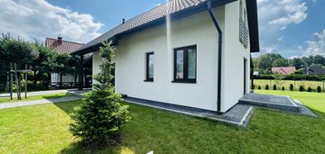 Dom na mazurach nad jeziorem