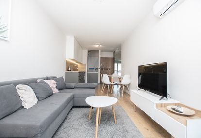 Komfortowe z balkonem i klimatyzajcą zabłocie