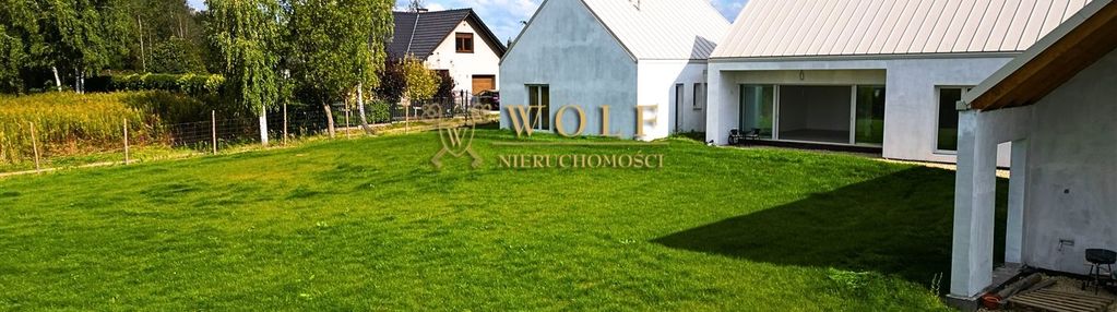 Dom parterowy w otoczeniu zieleni- zbrosławice