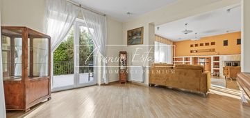 Dom z pięknym ogrodem w pożądanej lokalizacji