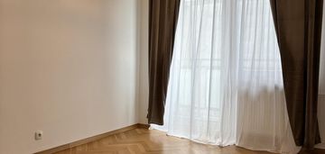Warszawa śródmieście ul. hoża 5/7 blisko placu trzech krzyży.