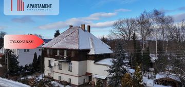 Piętro domu z ogrodem i widokiem na karkonosze