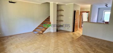 Jasny, słoneczny dom świeżo po remoncie