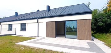 Parterowy dom w otoczeniu jezior | garaż | taras