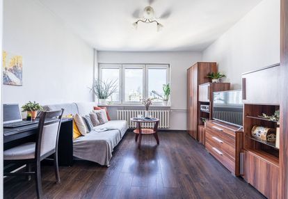 3 pokoje (46m2) z oddzielną kuchnią , ochota