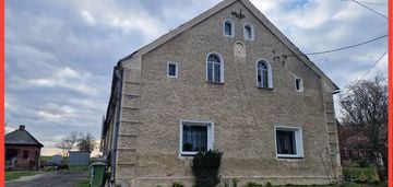 Klimatyczny dom z zabudowaniami gospodarczymi