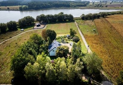 Dom wolnostojący nad jeziorem, prywatna działka