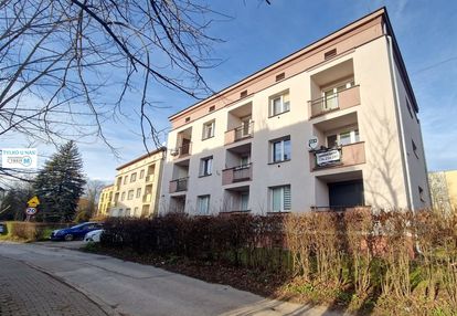 2 pokoje z balkonem na 1 piętrze + piwnica,strych