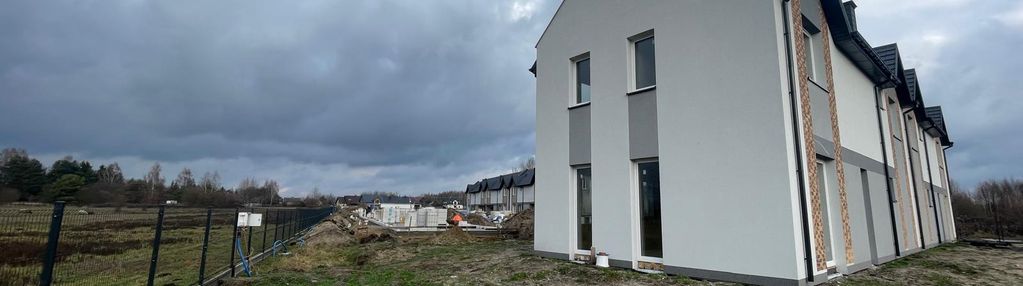 Bezpośrednio segment na kameralnym osiedlu.