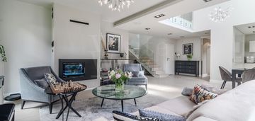 Elegancki dom z oranżerią w zaciszu gdyni