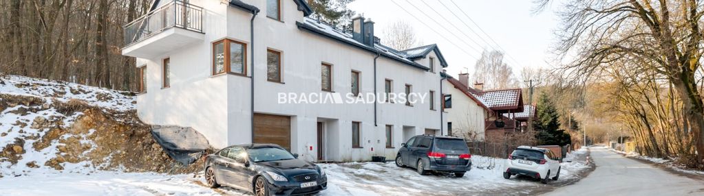 Wygodne domy pod lasem w podgórkach tynieckich.