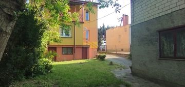 Klimatyczny dom przerobiony na 4 kawalerki