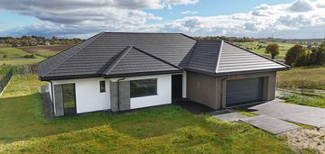 Willa parterowa z widokiem na pole golfowe