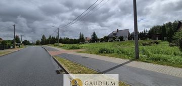 Działka budowlana 854 m², media w drodze, asfalt