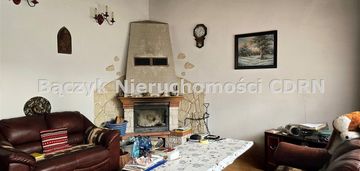 Wolnostojący  żerniki świetna lokalizacja.