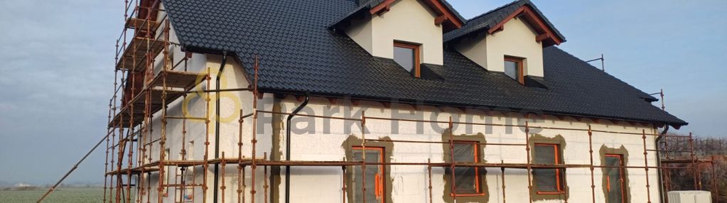 Cztery pokoje z ogródkiem i 2 miejsca postojowe