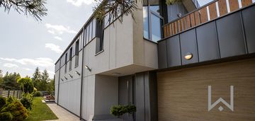 Wyjątkowy dom. media miejskie. blisko las