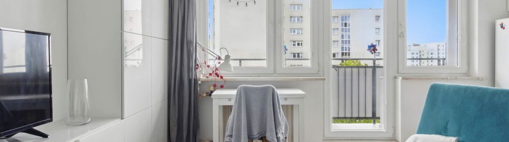 Kawalerka z osobną sypialnią, balkonem, metro