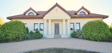 Dworek na dużej działce + drugi dom