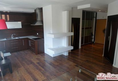 50m2,parter, 2pokoje,2balkony,oś.zamknięte-centrum