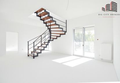 Nowe osiedle -jemiołuszki - apartament z antresolą