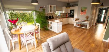 Dom na stawkach - okolice ulicy strzałowej.