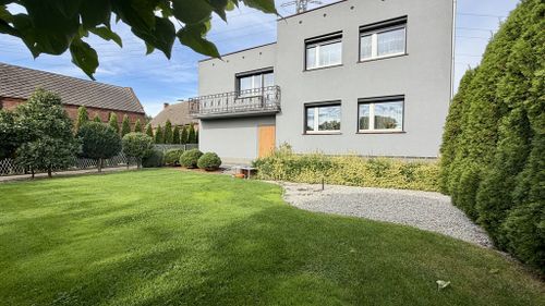 Dom na sprzedaż – 224 m² na działce 9 arów