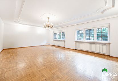 Luboń funkcjonalny dom z basenem