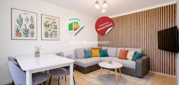 Duże mieszkanie z dwoma balkonami i parkingiem.