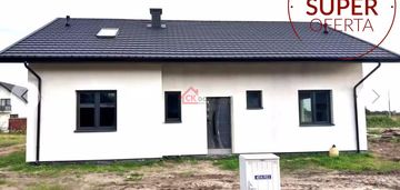 Dom w stanie surowym zamkniętym 103 m2.
