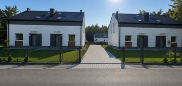 Nowoczesny dom bliźniak w trąbkach wielkich